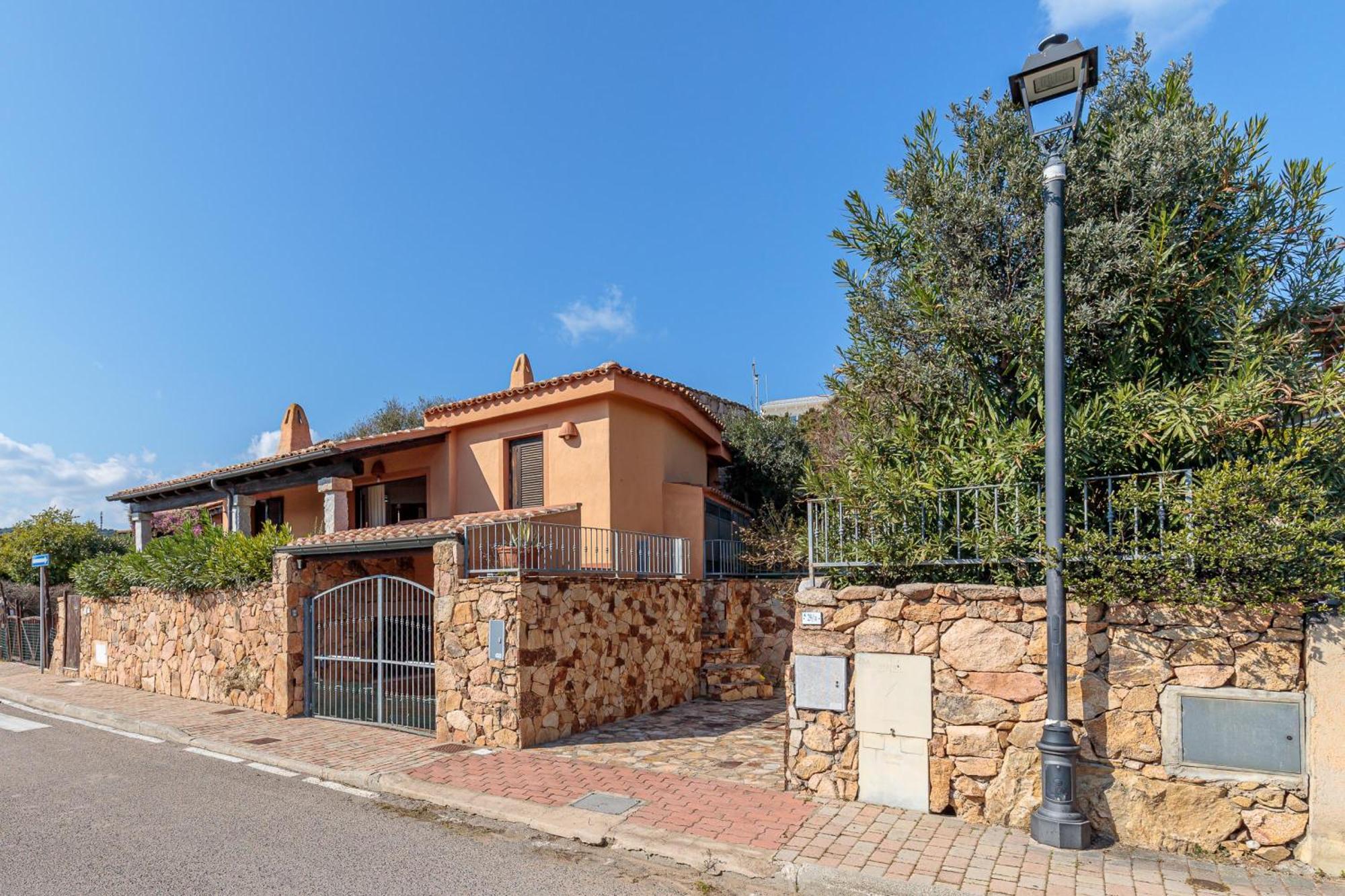 Villetta Franca 100M From The Beach - Happy Rentals Golfo Aranci Luaran gambar
